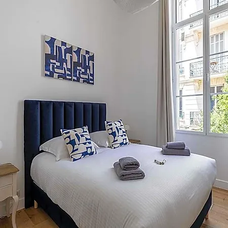 Luxury Renovated 4-room - Rue Hoche - Bourgeois Building
